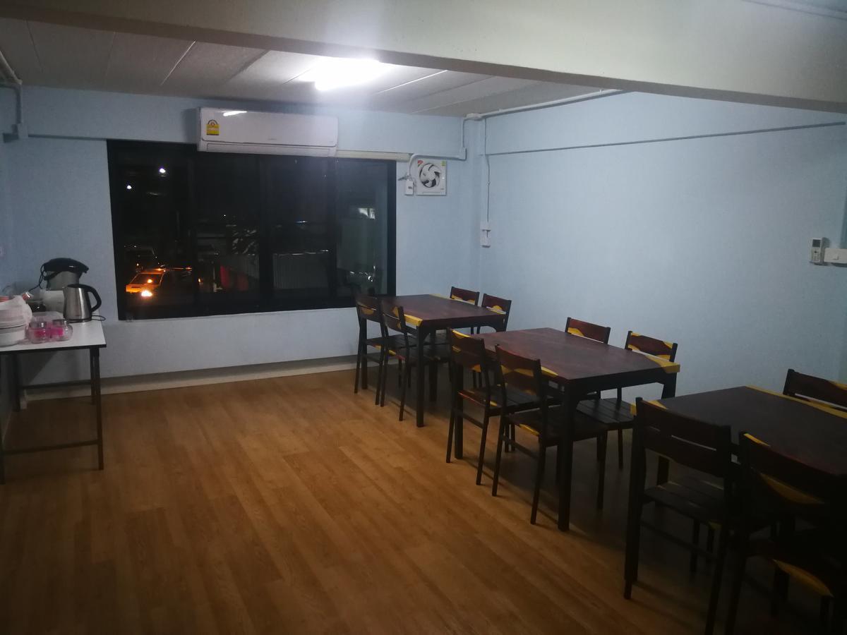 WJ Hostel Bangkok Eksteriør billede